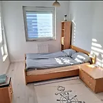 Mieszkanie 46m2 - 2 Pokojowe Z Ogrodkiem , Wifi , Bezplatny Parking Nr 126, Szybkie Polaczenie Z Lotniskiem, Autobus 120 Apartman *