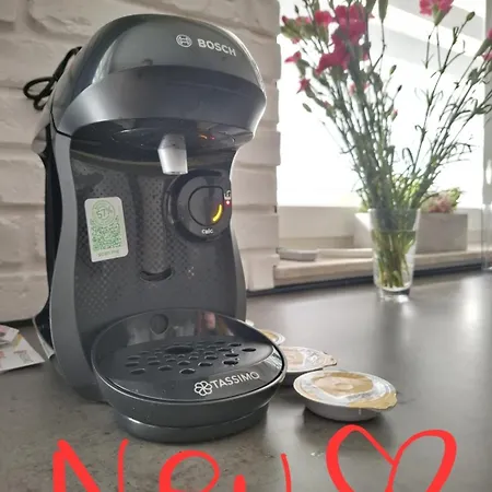 Mieszkanie 46m2 - 2 Pokojowe Z Ogrodkiem , Wifi , Bezplatny Parking Nr 126, Szybkie Polaczenie Z Lotniskiem, Autobus 120 *